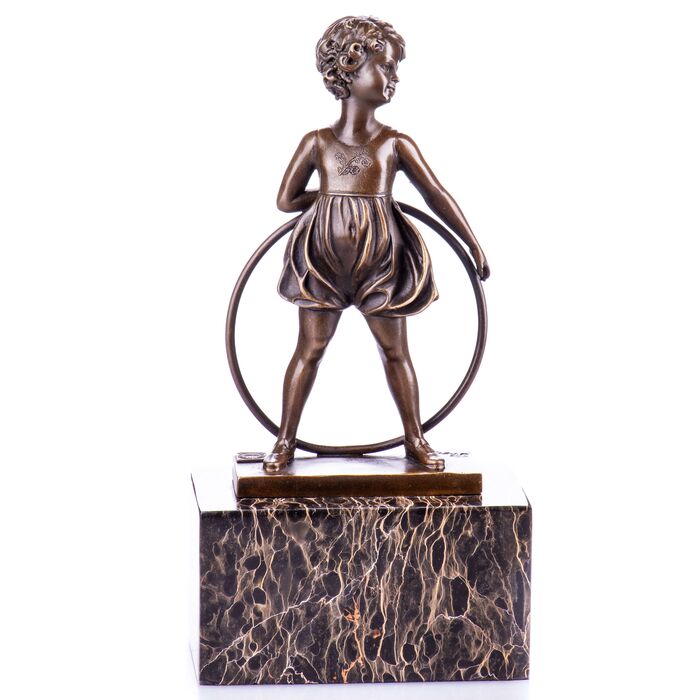 Art Deco Bronzefigur Mdchen mit Reif Hoop Girl auf Marmorsockel