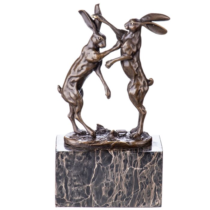 Art Deco Bronzefigur zwei kmpfende Hasen - auf Marmorsockel